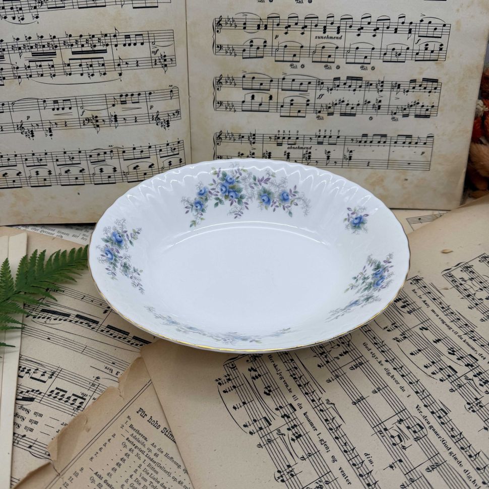 Салатник овальный Royal Albert Blue Blossom 23 см Англия