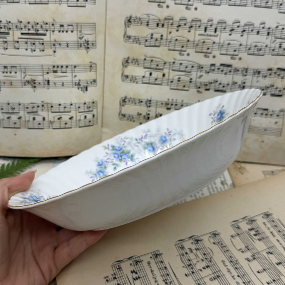 Салатник овальный Royal Albert Blue Blossom 23 см Англия