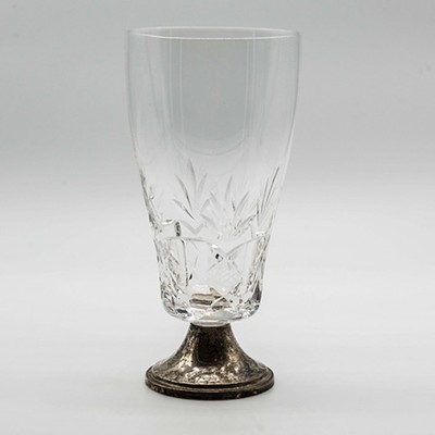 Бокал под пиво на ножке