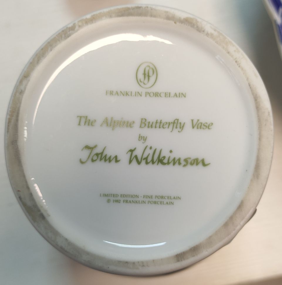 Ваза Franklin Porcelain 1982 The Alpine Butterfly Vase by John Wilkinson