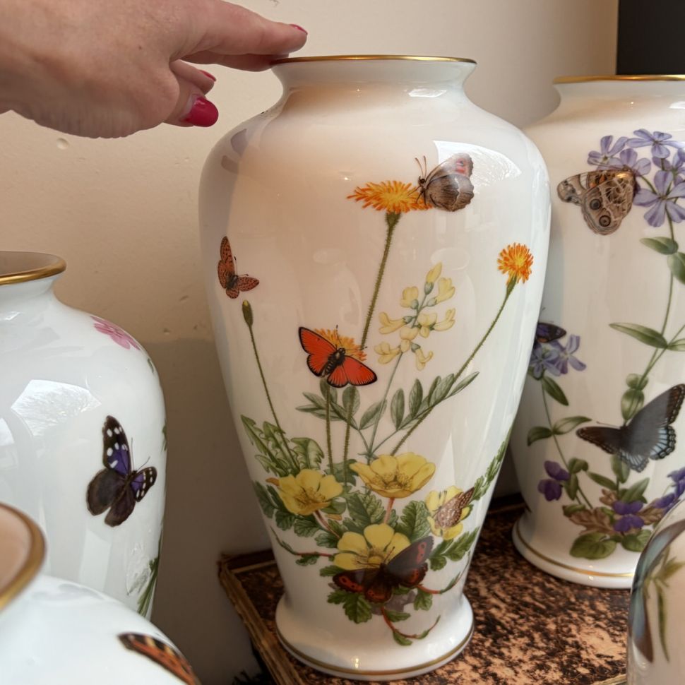 Ваза Franklin Porcelain The Alpine Butterfly Vase by John Wilkinson 30 см фарфор Япония 1982 г.