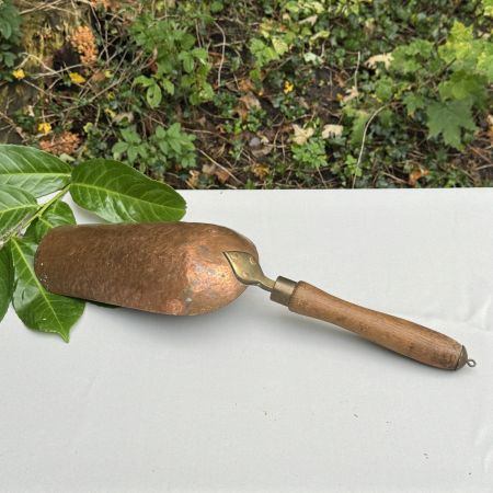 Совок старинный 48 см медь деревянная ручка