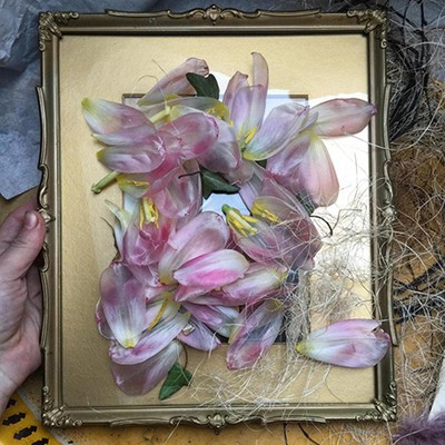 Рама металл с позолотой и вензелями Англия