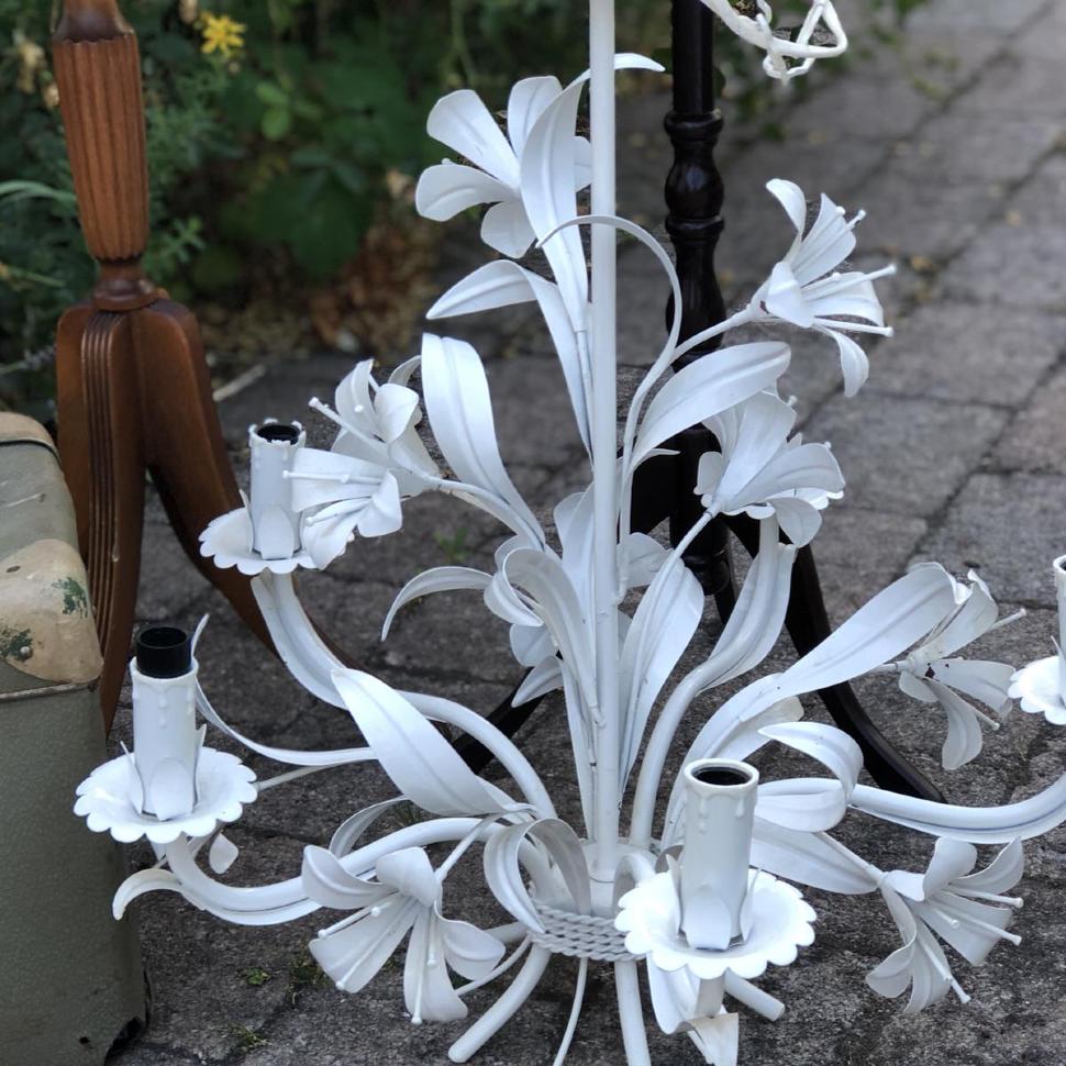 Люстра белая эмалированная Букет