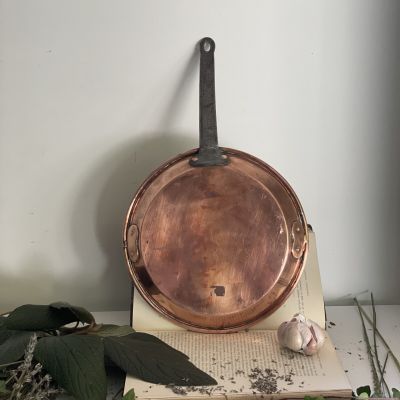 Сковорода медь с чугунной ручкой 24 см