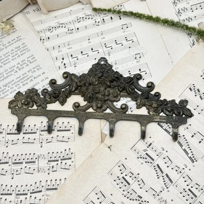 Ключница настенная Цветы  латунь 