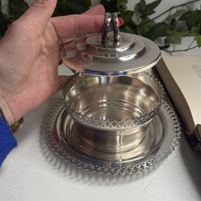 Икорница сахарница паштетница с крышкой на блюде серебрение
