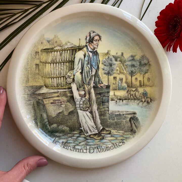 Тарелка 22 см Boch Keramis Торговец спичками фарфор Бельгия