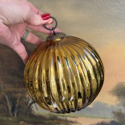 Елочная игрушка Шар гигант золотой 14 см стекло металл 