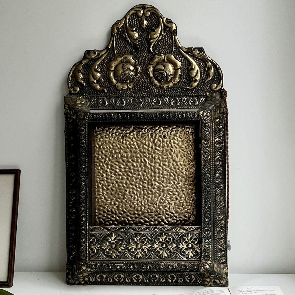 Оклад рама 65 см латунь чеканка зеркальные вставки