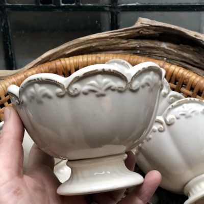 Креманка керамическая с рельефом, потертости рельефа