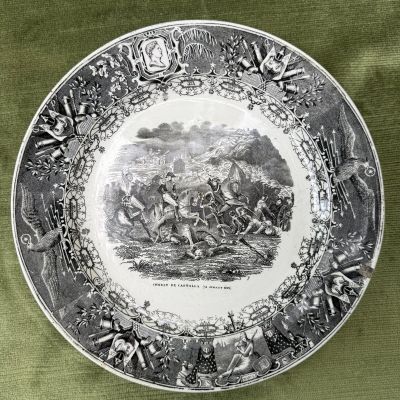 Тарелка говорящая Sarreguemines Combat de Castalla 21 см Франция конец XIX в.