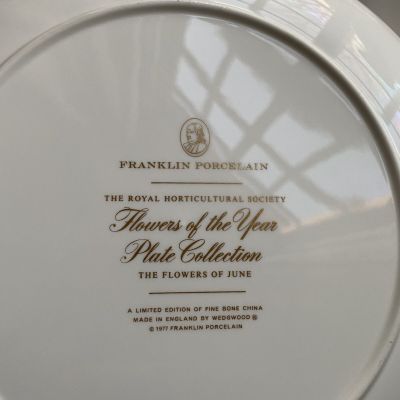Тарелка Franklin Porcelain Wedgwood Flowers of the Year Июнь 27 см