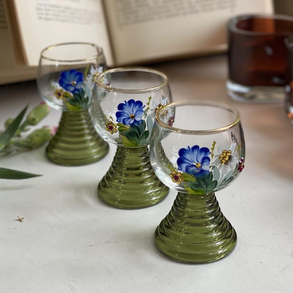 Рюмка на зеленой ножке 55 мл Цветы стразы хрусталь