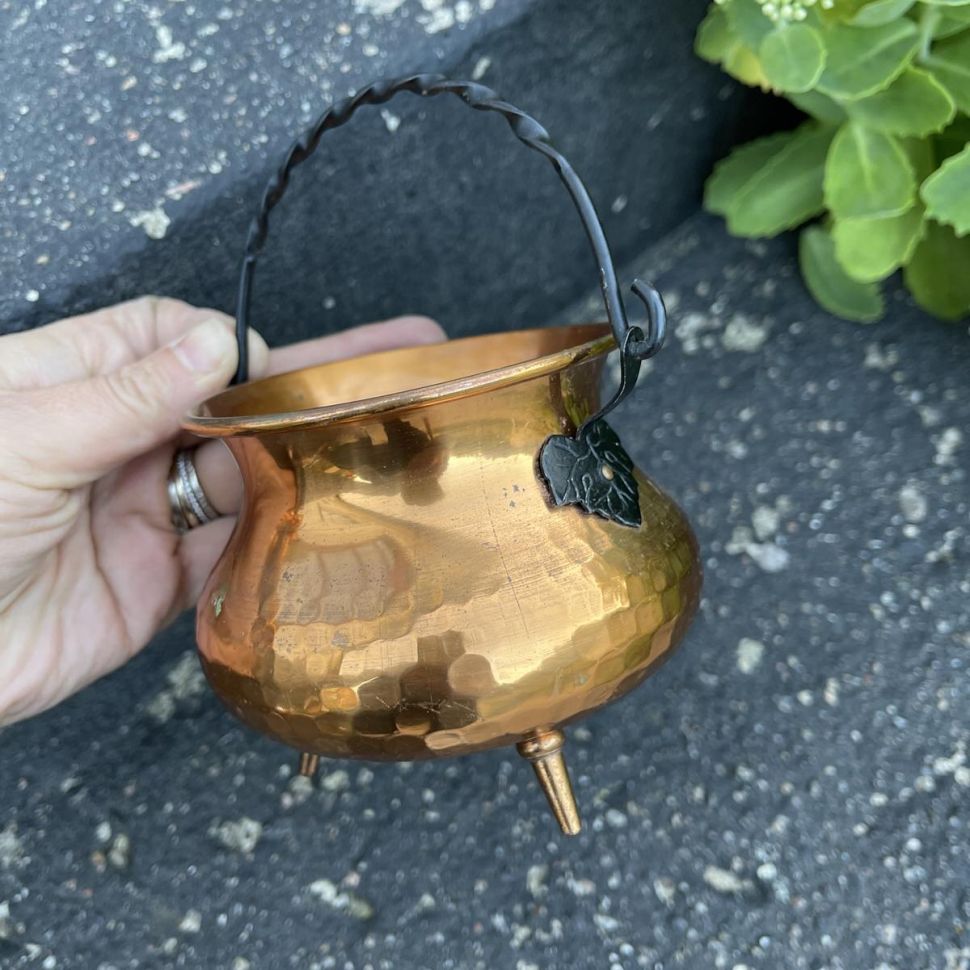 Кашпо зольник 9 см на ножках медь