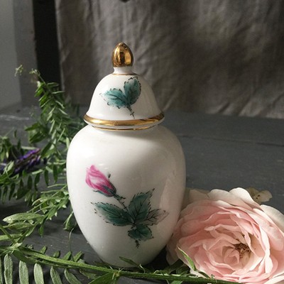 Банка миниатюра фарфоровая