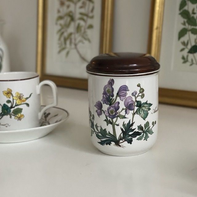 Банка Botanica ВиллеройБох 300 мл Aconitum napellus 