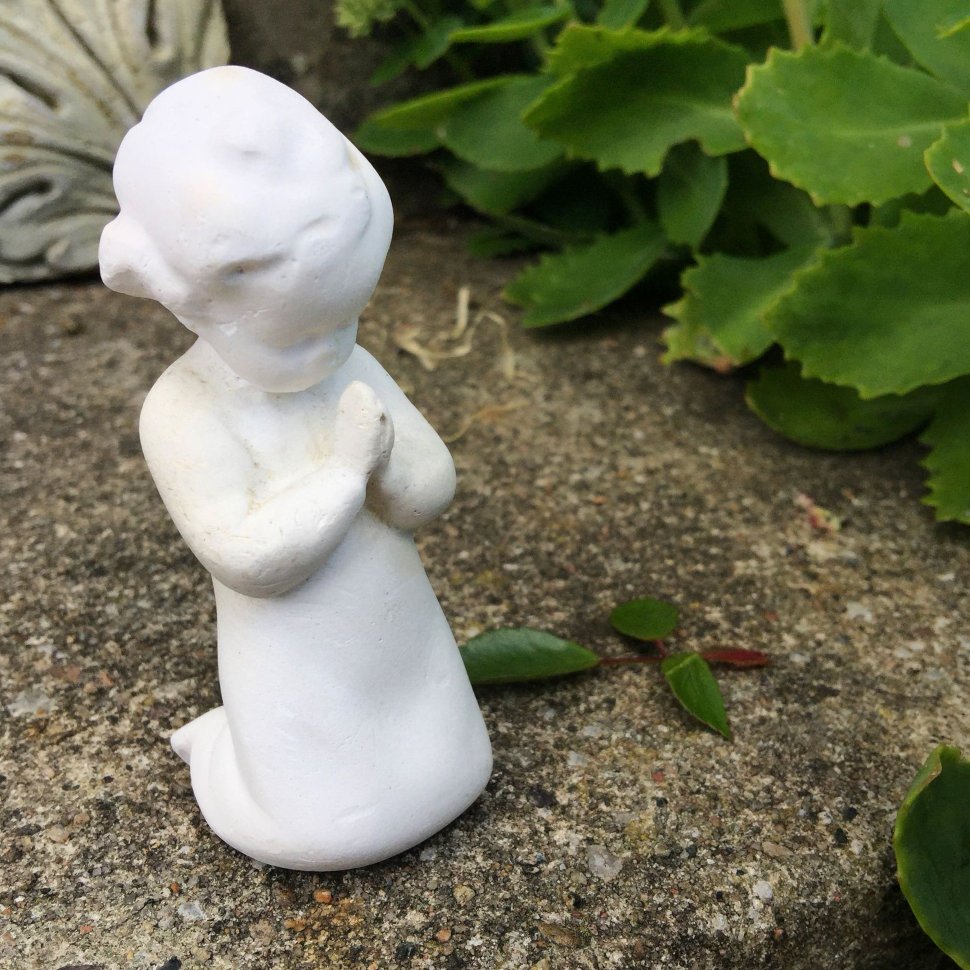 Статуэтка фарфоровая Молитва