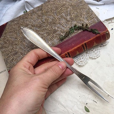 Вилка двузубец для закусок 16 см ручка лепесток