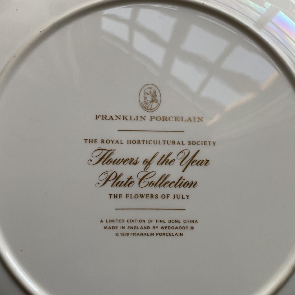 Тарелка Franklin Porcelain Wedgwood Flowers of the Year Июль 27 см