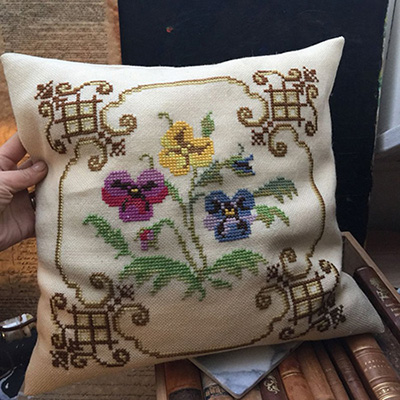 Подушка с вышивкой крестиком Цветы