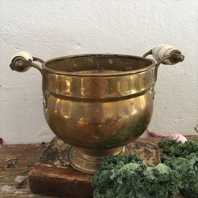 Латунное кашпо с керамическими ручками