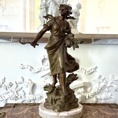 Скульптура Faneuse 43 см Огюст Моро Франция бронза мрамор