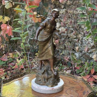 Скульптура Faneuse 43 см Огюст Моро Франция бронза мрамор