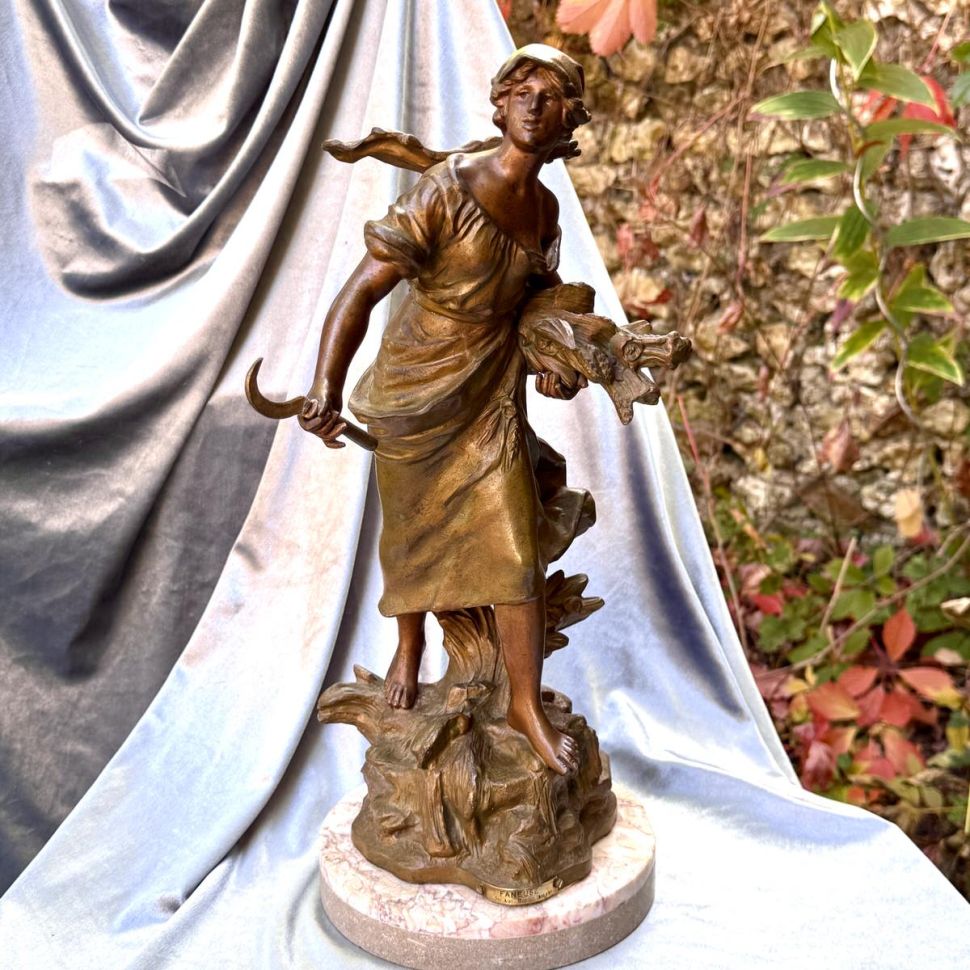 Скульптура Faneuse 43 см Огюст Моро Франция бронза мрамор