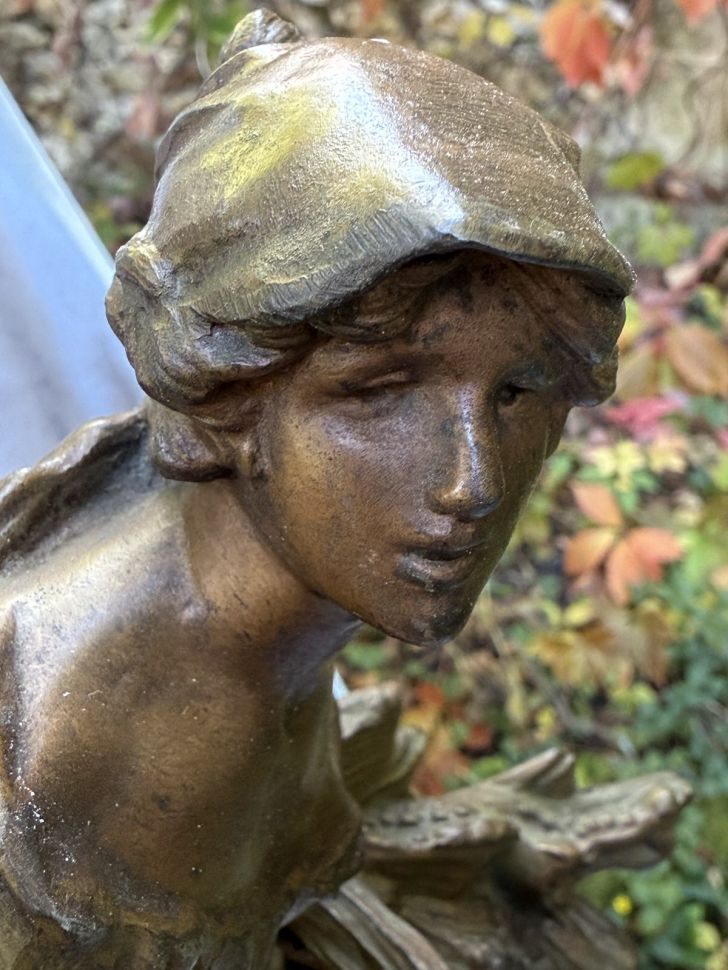 Скульптура Faneuse 43 см Огюст Моро Франция бронза мрамор