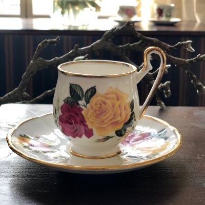 Кофейная пара Красная и желтая розы Royal Britain, Англия