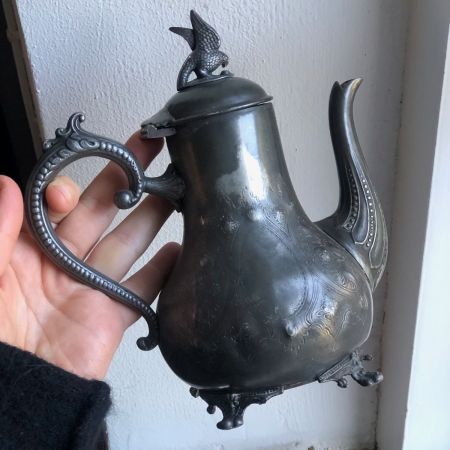 Кофейник 0,6 л на 4-х фигурных ножках олово