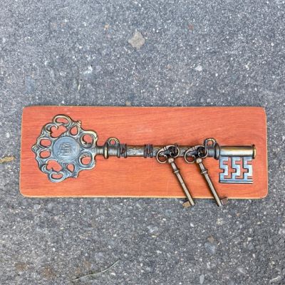 Вешалка для ключей 28 см дерево металлический сплав