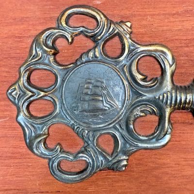 Вешалка для ключей 28 см дерево металлический сплав