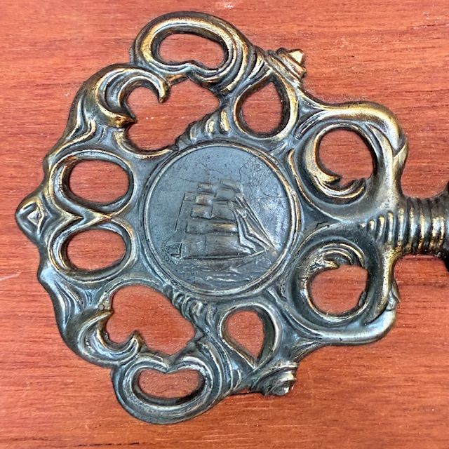 Вешалка для ключей 28 см дерево металлический сплав