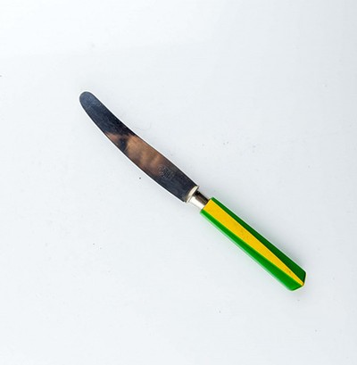 Нож с пластиковой ручкой зеленый желтый