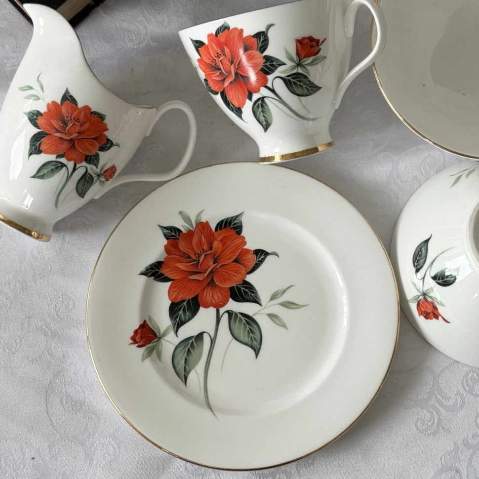 Тарелка Royal Albert Tahiti 1950-1960 гг 16 см Англия