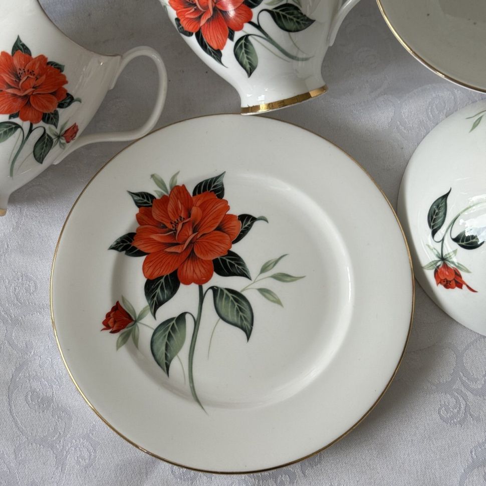 Тарелка Royal Albert Tahiti 1950-1960 гг 16 см Англия