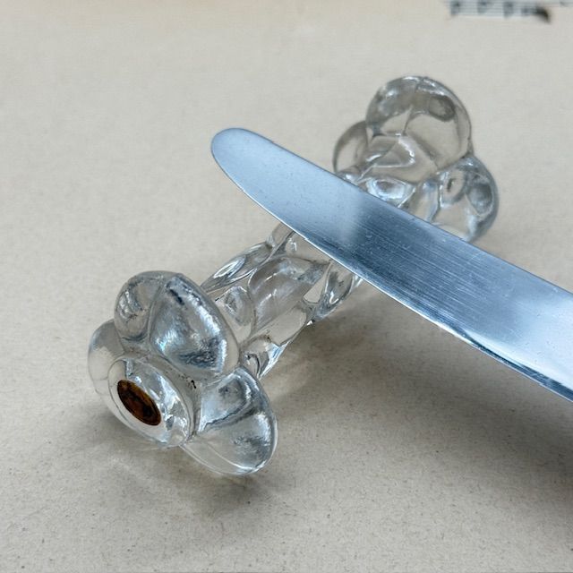 Подставка под приборы порт-куто Трелистник 9 см стекло