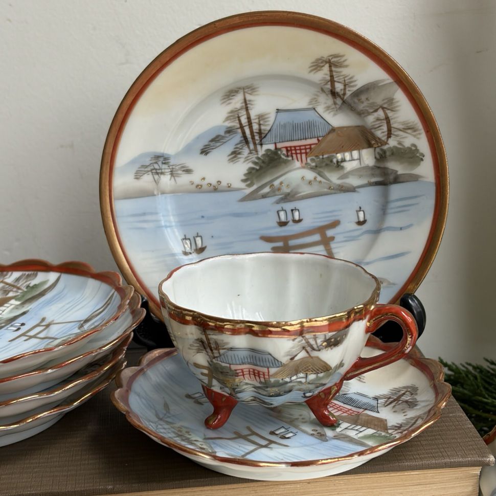 Чайная тройка на ножках 170 мл фарфор Япония