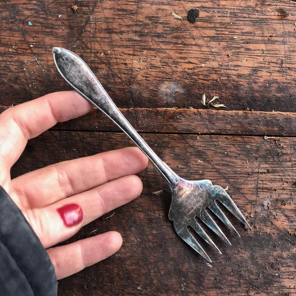 Вилка для шпрот и сардин 14 см Лепесток мельхиор