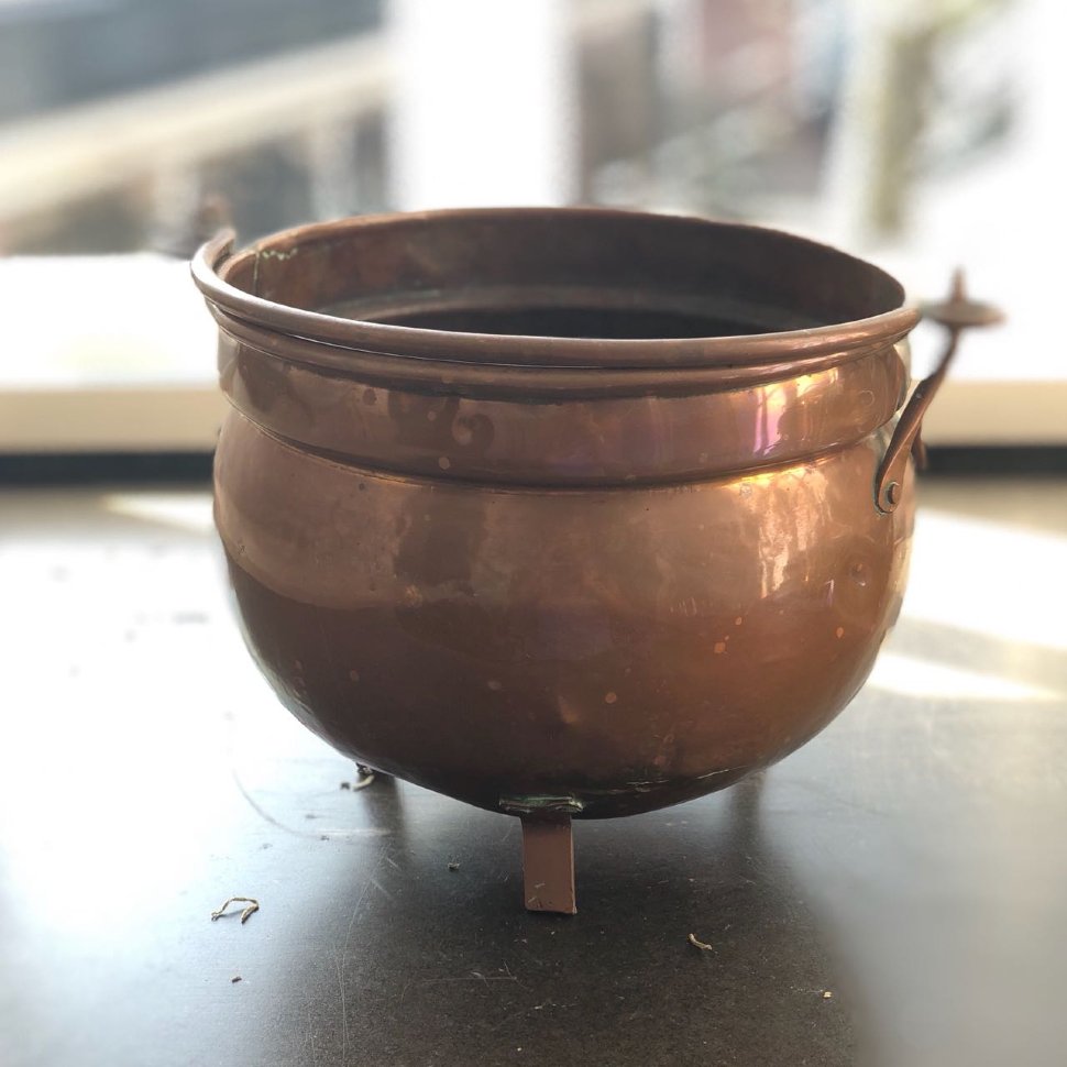 Зольник кашпо с ручкой на трех ножках