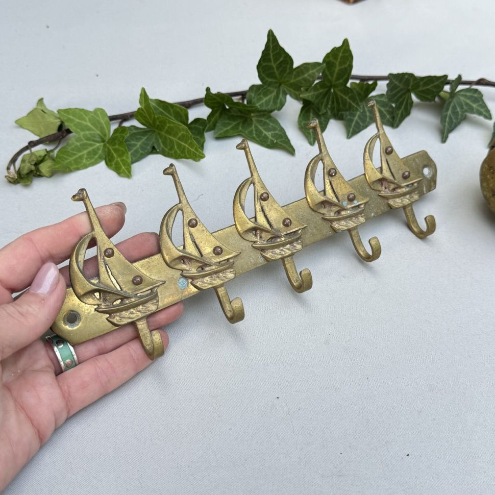 Крючок настенный Парусники 25 см латунь  