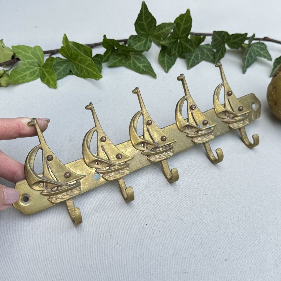 Крючок настенный Парусники 25 см латунь  