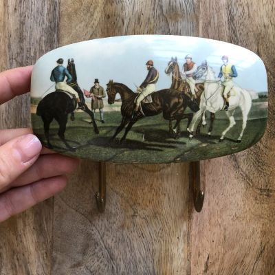 Вешалка настенная Жокеи латунь 3