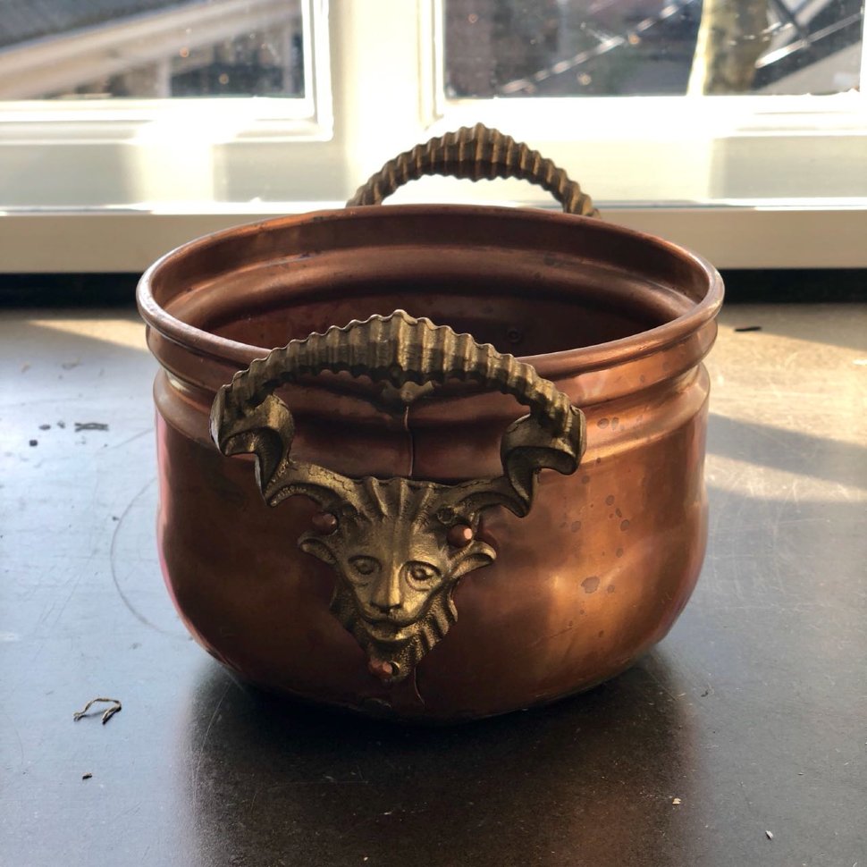 Зольник с ручками Лев