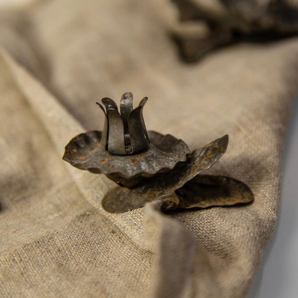 Прищепка- подсвечник для елки Шишка металл