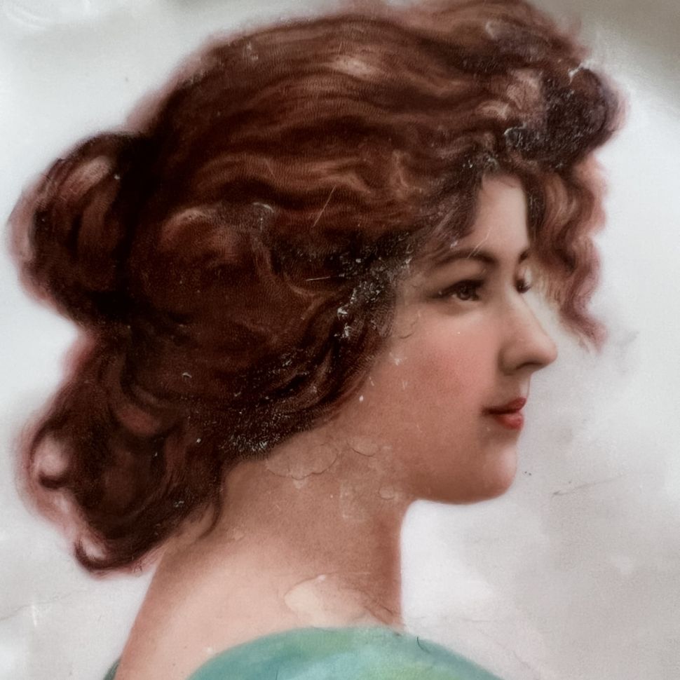 Тарелка авторская Девушка 24 см фарфор Франция  