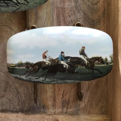 Вешалка настенная Жокеи латунь 2