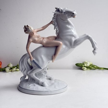 Статуэтка Воительница на Коне 21 см Sсhaubach-Kunst